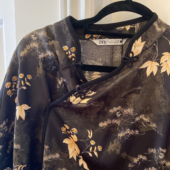 Mini Oriental style dress - Picture 2 of 5